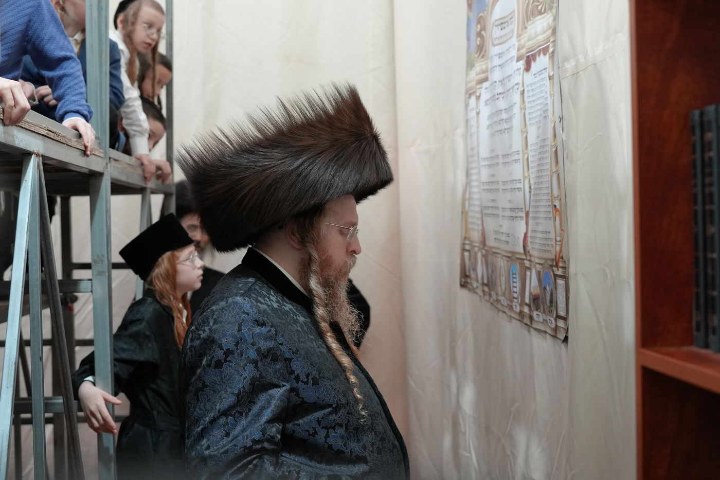 טיש אושפיזין דיוסף בחצר הקודש שומרי אמונים