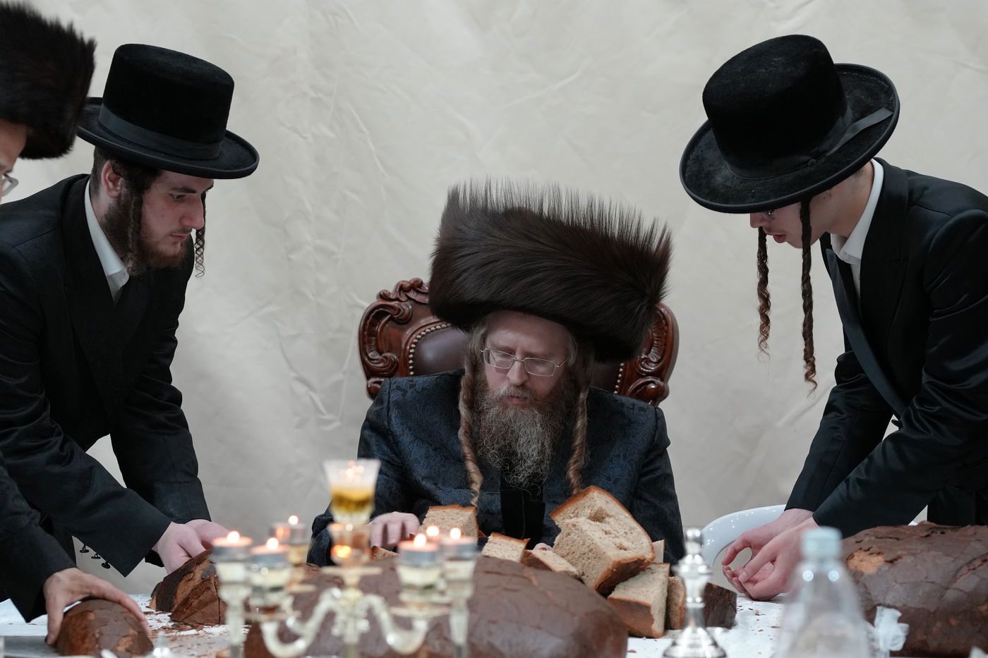 טיש אושפיזין דיוסף בחצר הקודש שומרי אמונים