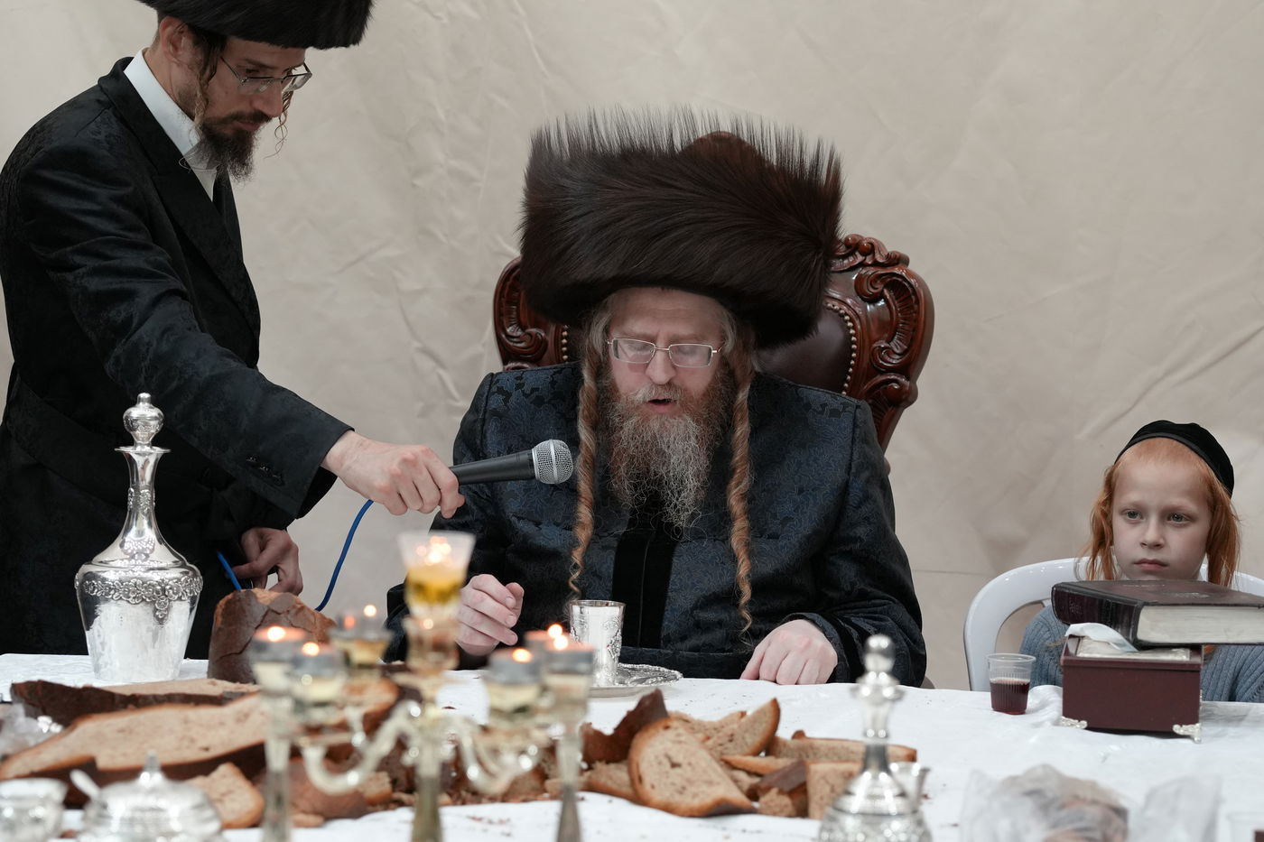 טיש אושפיזין דיוסף בחצר הקודש שומרי אמונים