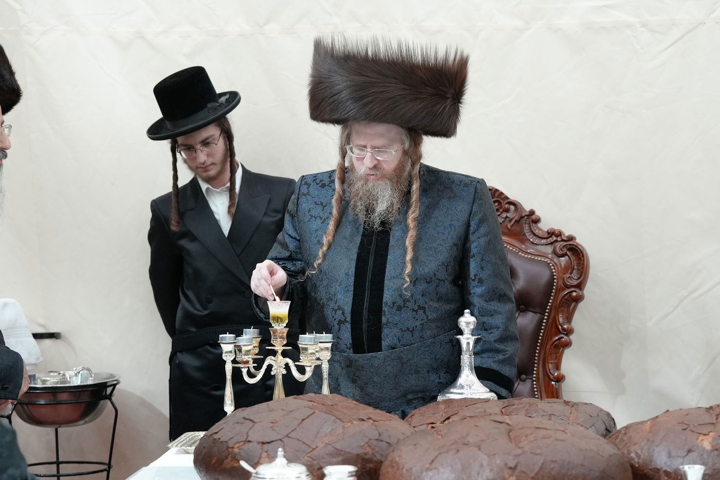 טיש אושפיזין דיוסף בחצר הקודש שומרי אמונים