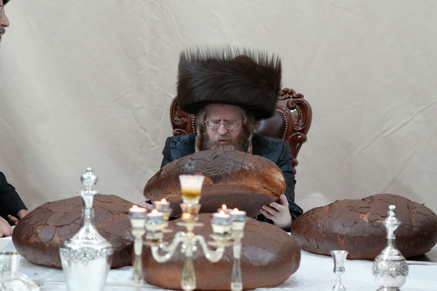 טיש אושפיזין דיוסף בחצר הקודש שומרי אמונים