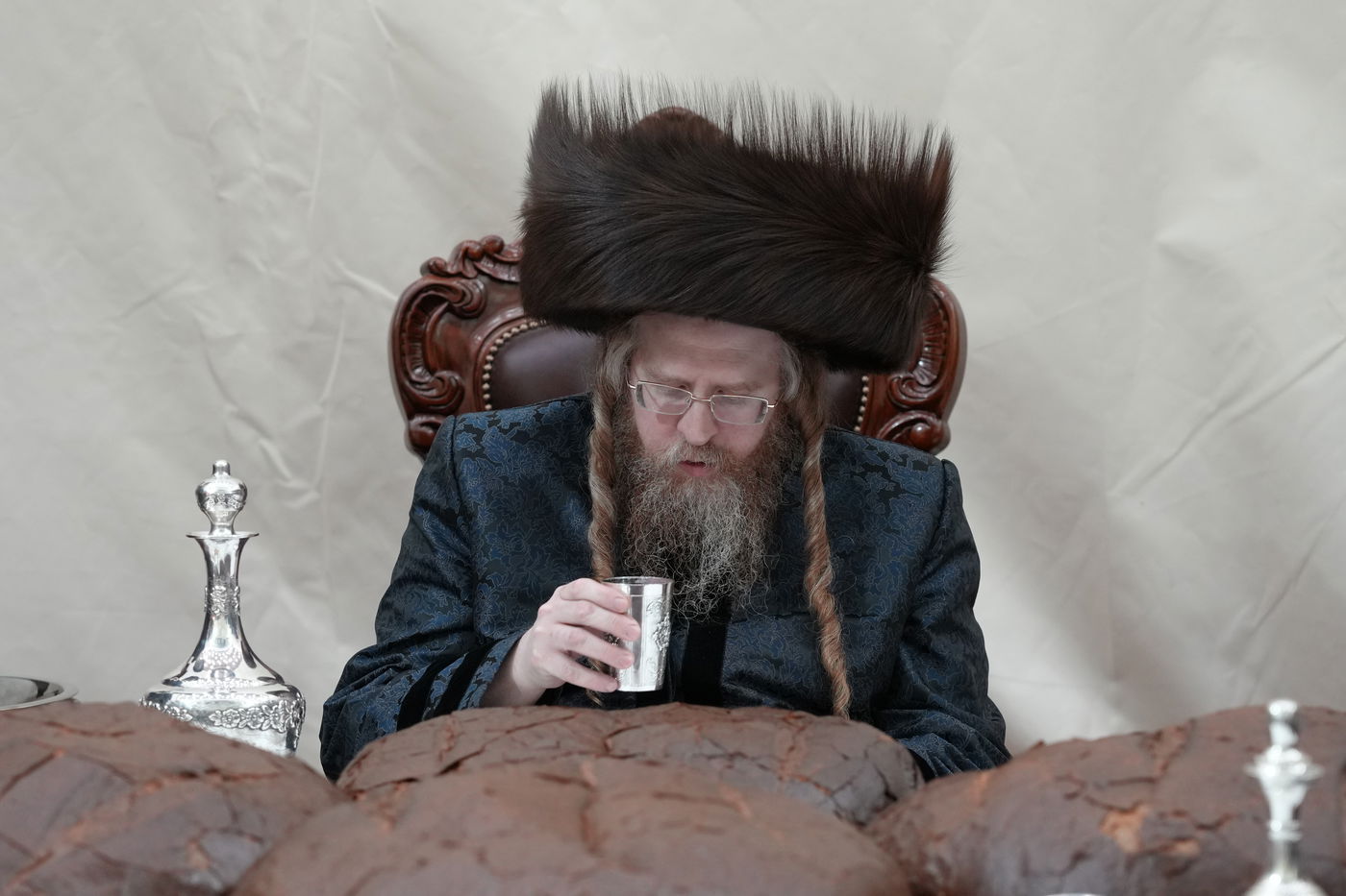 טיש אושפיזין דיוסף בחצר הקודש שומרי אמונים