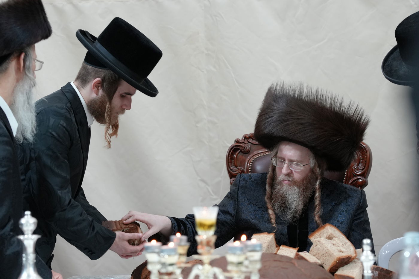 טיש אושפיזין דיוסף בחצר הקודש שומרי אמונים