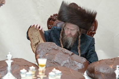 טיש אושפיזין דיוסף בחצר הקודש שומרי אמונים