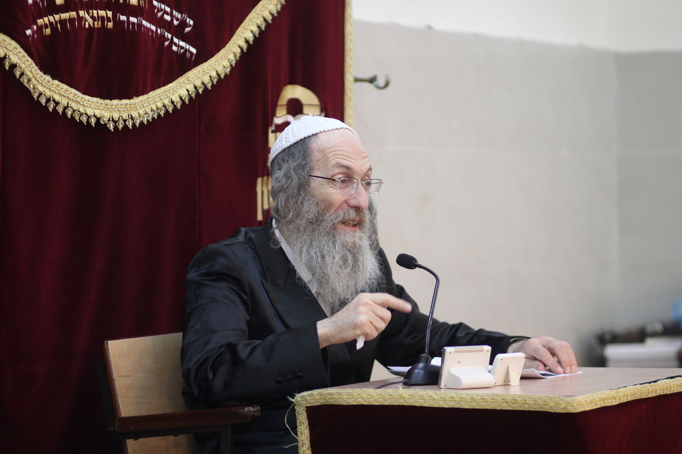 הגה"צ רבי אלימלך בידרמן בשיעור תורה בחוה"מ סוכות