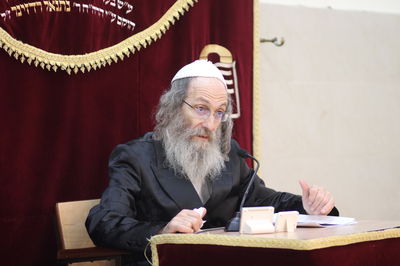 הגה"צ רבי אלימלך בידרמן בשיעור תורה בחוה"מ סוכות