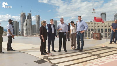 מחכה לחטופים שינחתו כאן. נשיא המדינה הרצוג