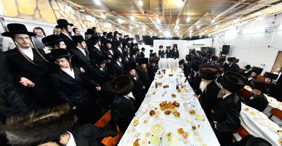 טיש חוה"מ סוכות בחצה"ק זוועהיל