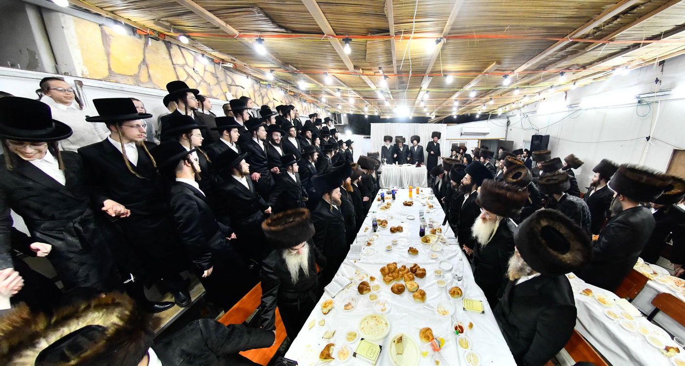 טיש חוה"מ סוכות בחצה"ק זוועהיל