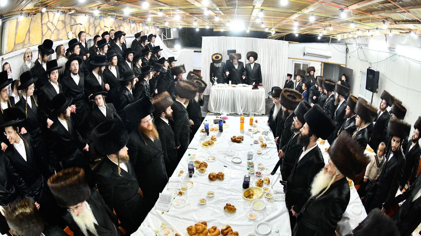 טיש חוה"מ סוכות בחצה"ק זוועהיל