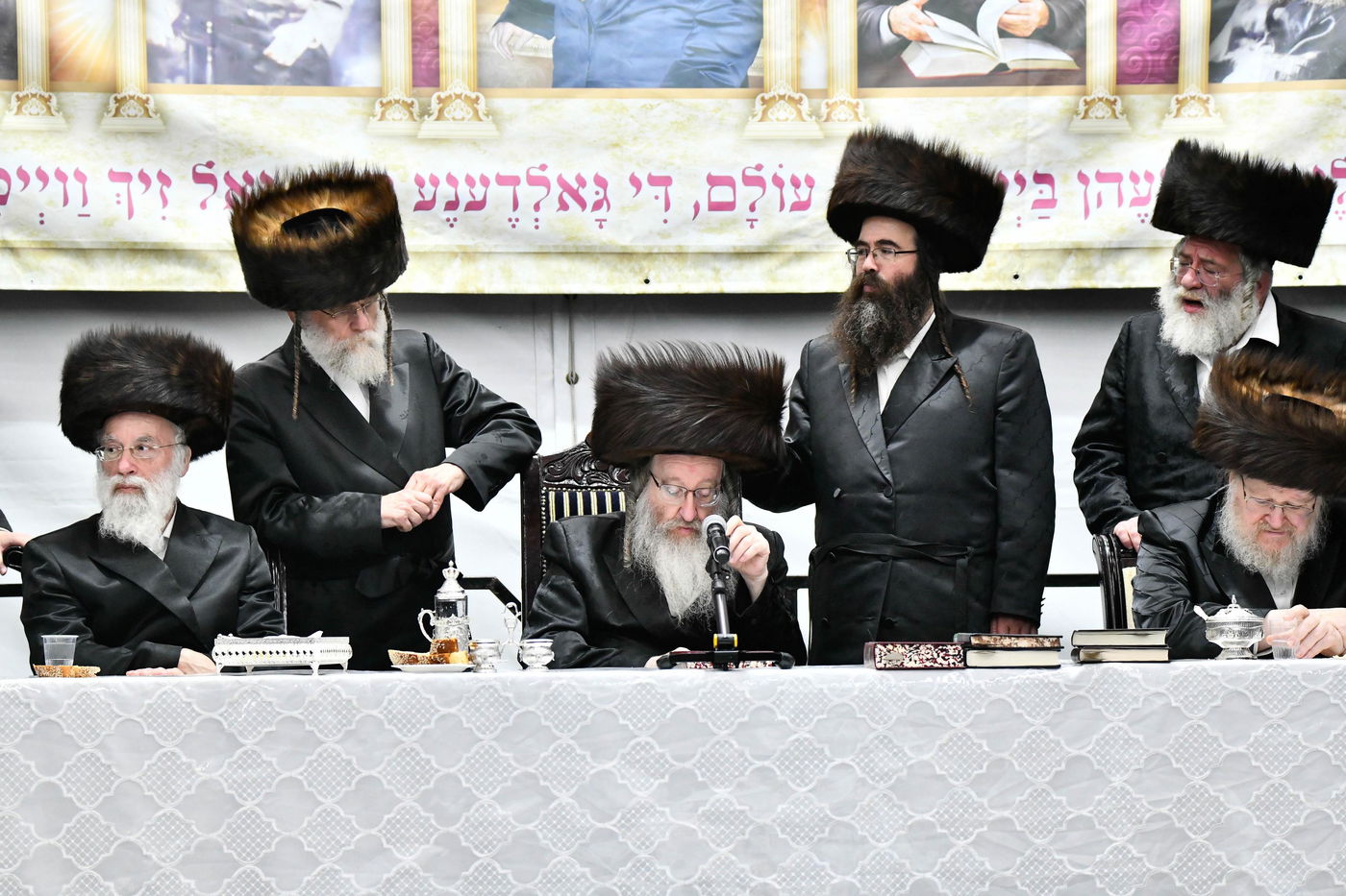 האדמו"ר מביאלה בטיש חול המועד סוכות