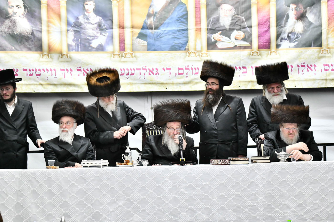 האדמו"ר מביאלה בטיש חול המועד סוכות