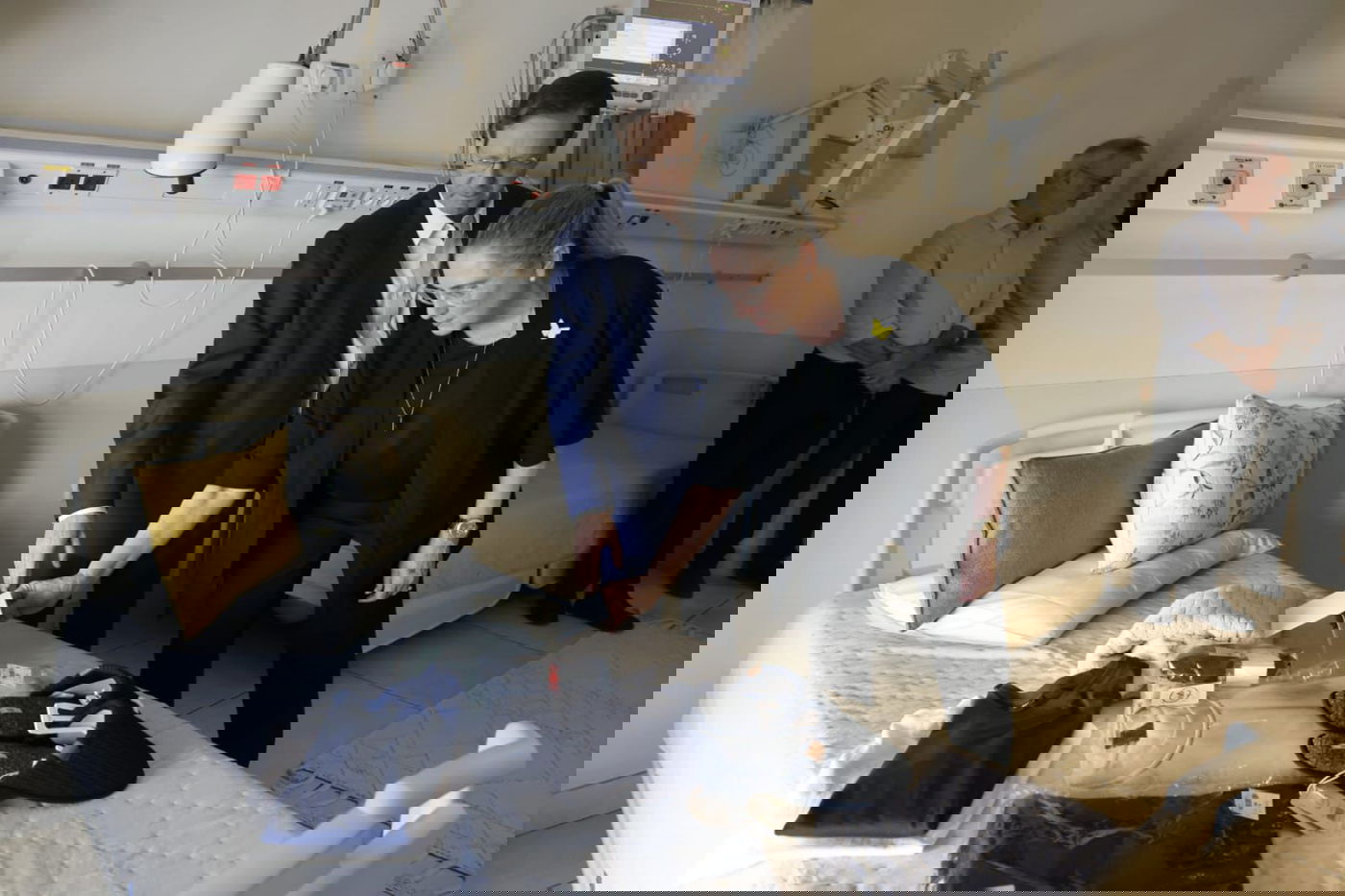 זה מה שנכתב בפתק האישי שיקבלו השבים - בכתב ידו של נשיא המדינה