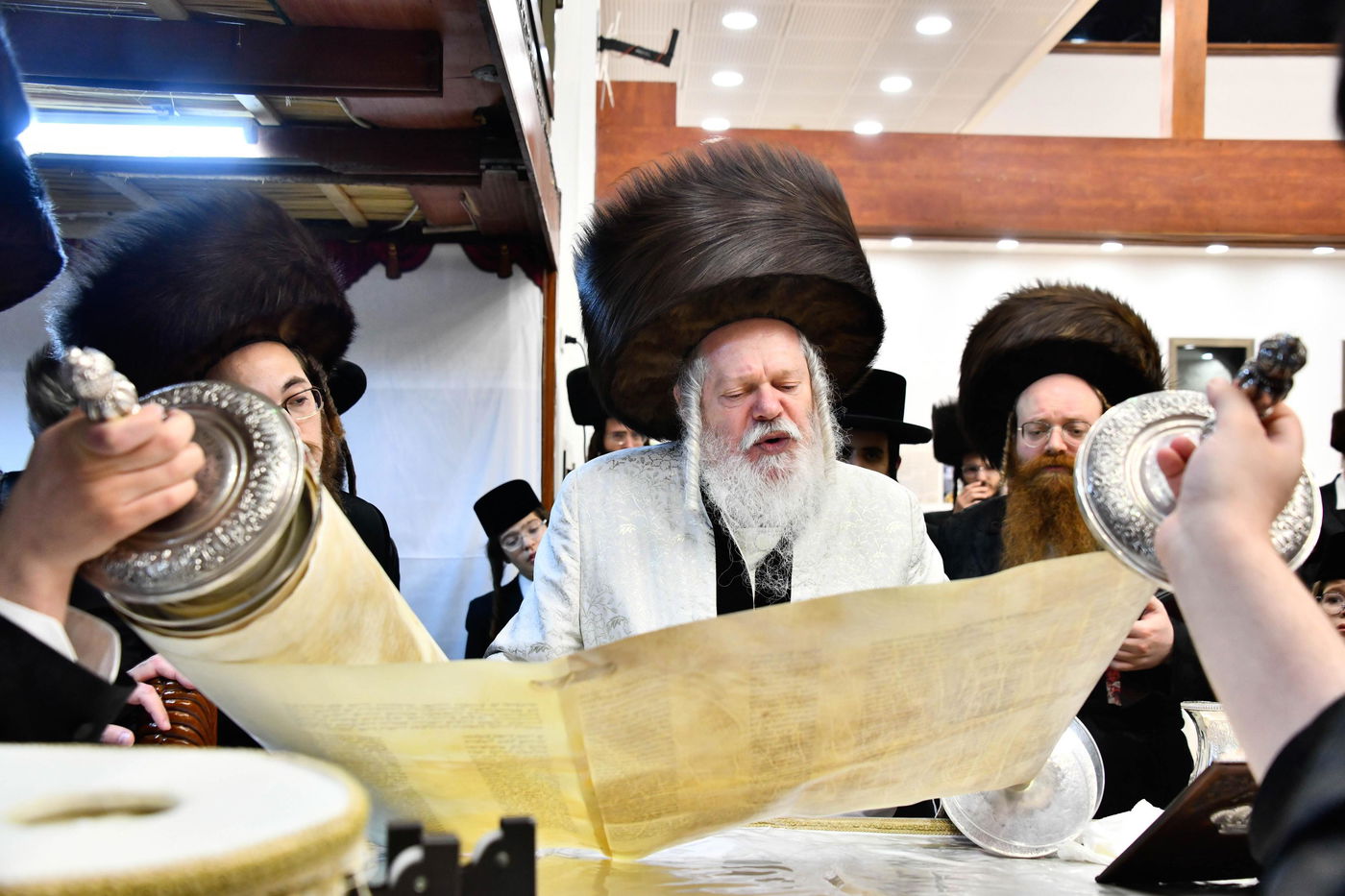 האדמו"ר מפרמישלאן בקריאת משנה תורה