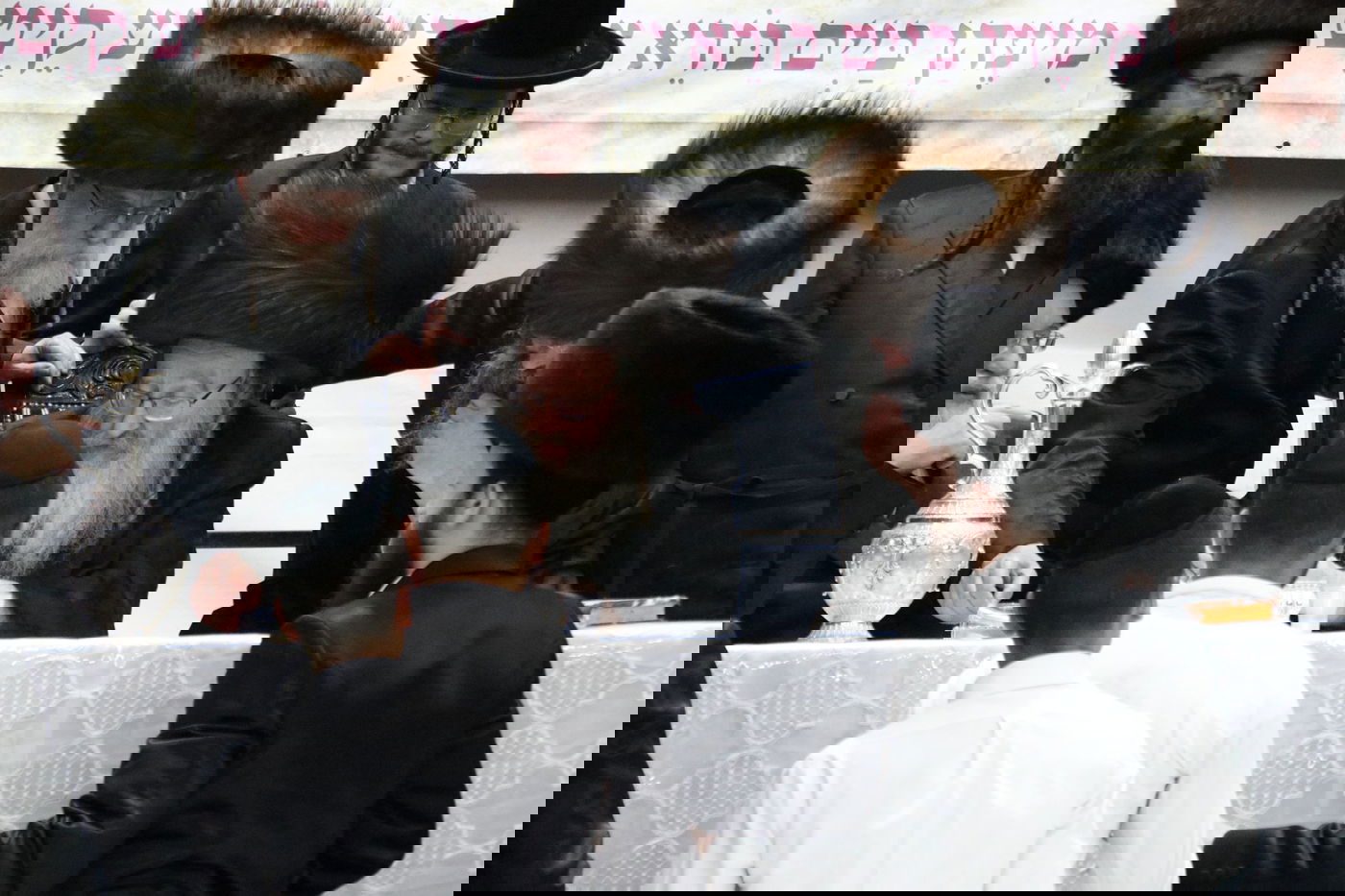 העריקים אצל האדמו"רים בחול המעוד סוכות תשפ"ו