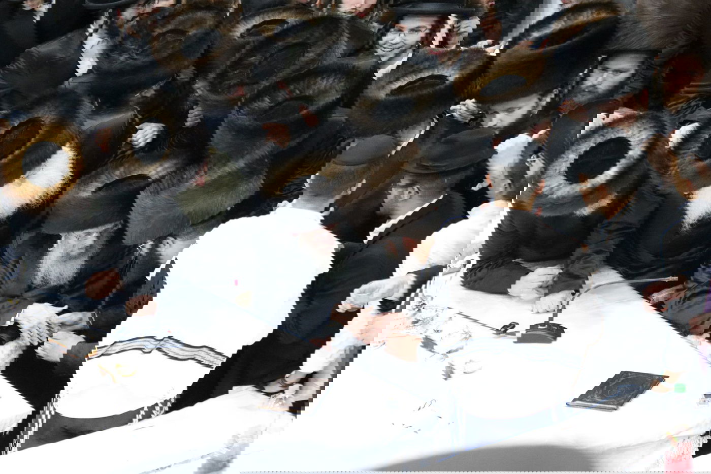 העריקים אצל האדמו"רים בחול המעוד סוכות תשפ"ו