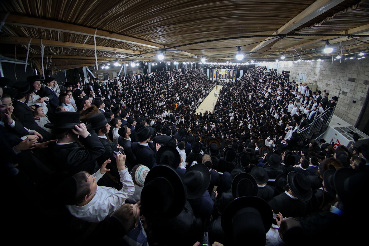 הגה"צ רבי אלימלך בידרמן בשמחת בית השואבה