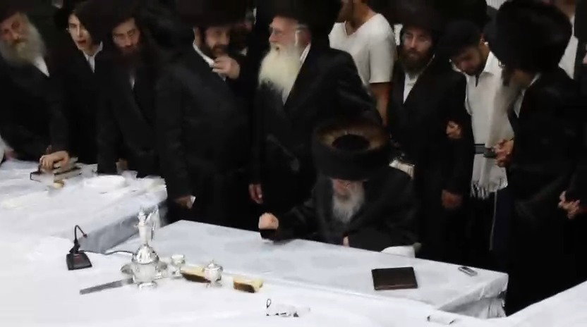 העריקים אצל האדמו"רים בחול המעוד סוכות תשפ"ו