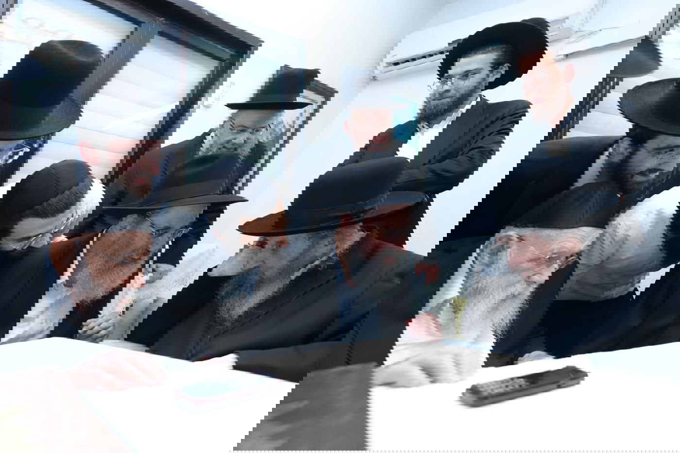 הגר"ד לנדו אצל הגר"מ גריינמן, סוכות תשפ"ו