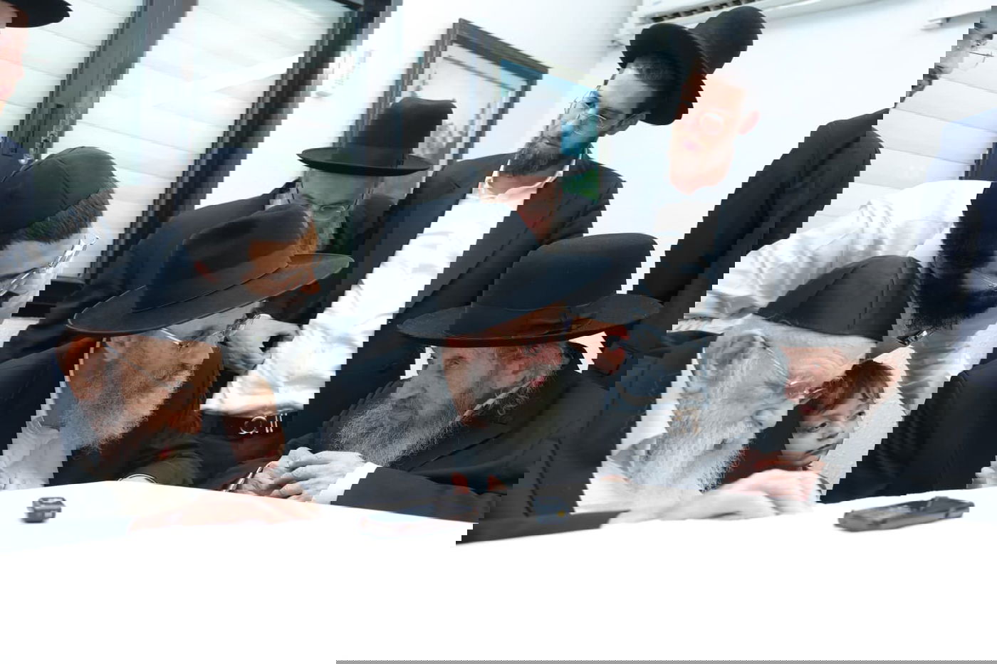 הגר"ד לנדו אצל הגר"מ גריינמן, סוכות תשפ"ו