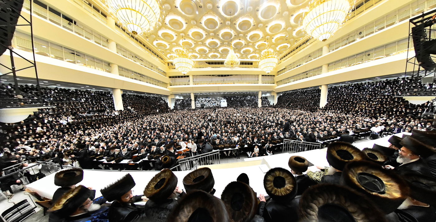 שמחת בר המצווה ושמחת בית השואבה בחצה"ק ויז'ניץ