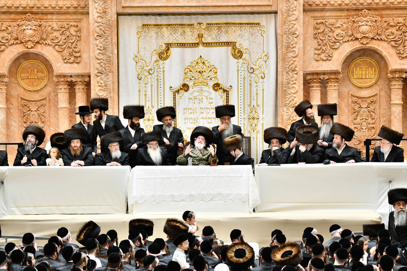 שמחת בר המצווה ושמחת בית השואבה בחצה"ק ויז'ניץ