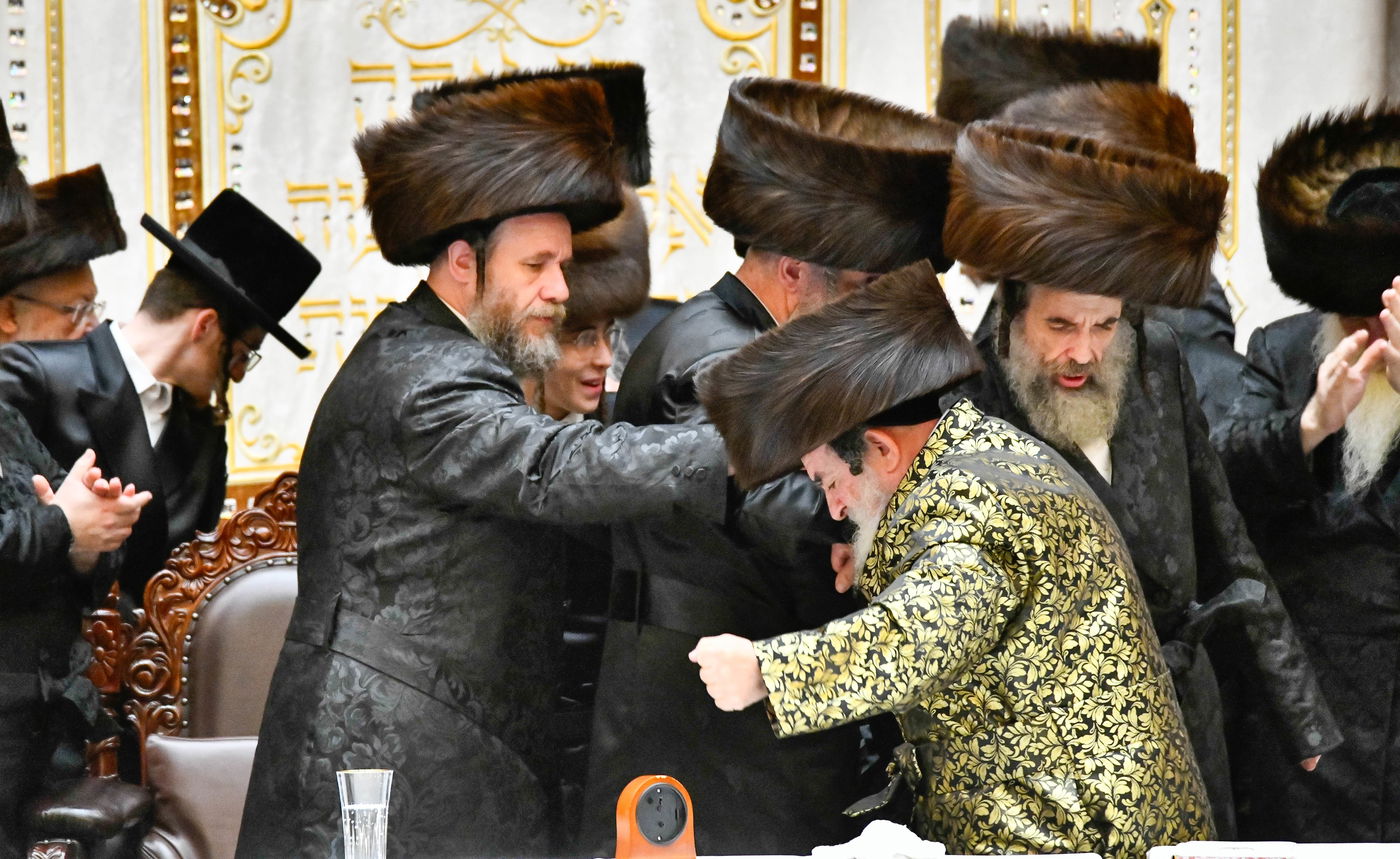 שמחת בר המצווה ושמחת בית השואבה בחצה"ק ויז'ניץ