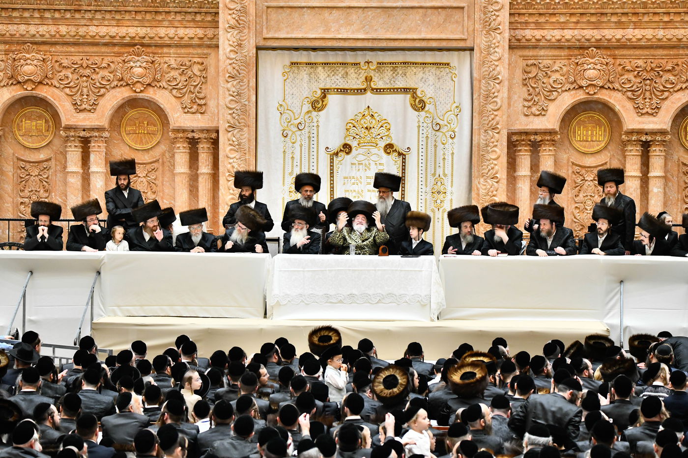 שמחת בר המצווה ושמחת בית השואבה בחצה"ק ויז'ניץ