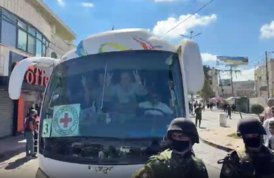 החלאות מסמנים V: האוטובוס הראשון של המחבלים ששוחררו הגיע לרמאללה