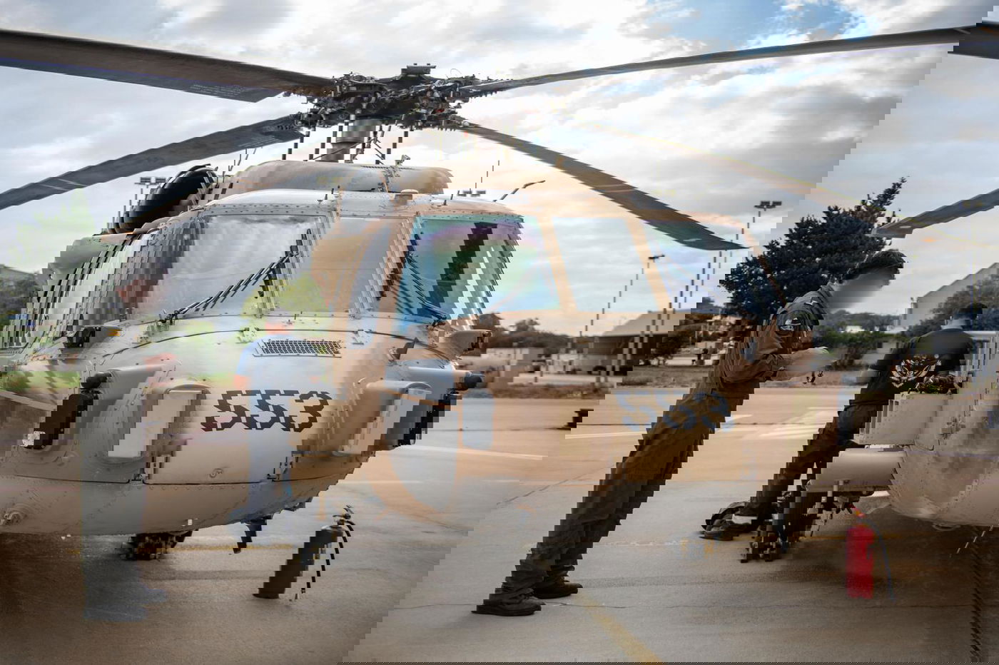 מסוקי חיל האוויר נערכים לקליטת החטופים