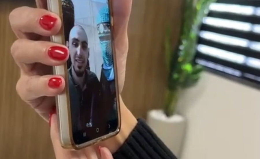 "כפרה עליך, אל תבכה" | תיעוד מטלטל מהשיחה המרגשת של רום ברסלבסקי