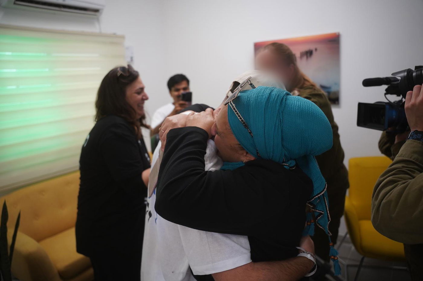 משפחת קופרשטיין משיחתם הראשונה עם בר