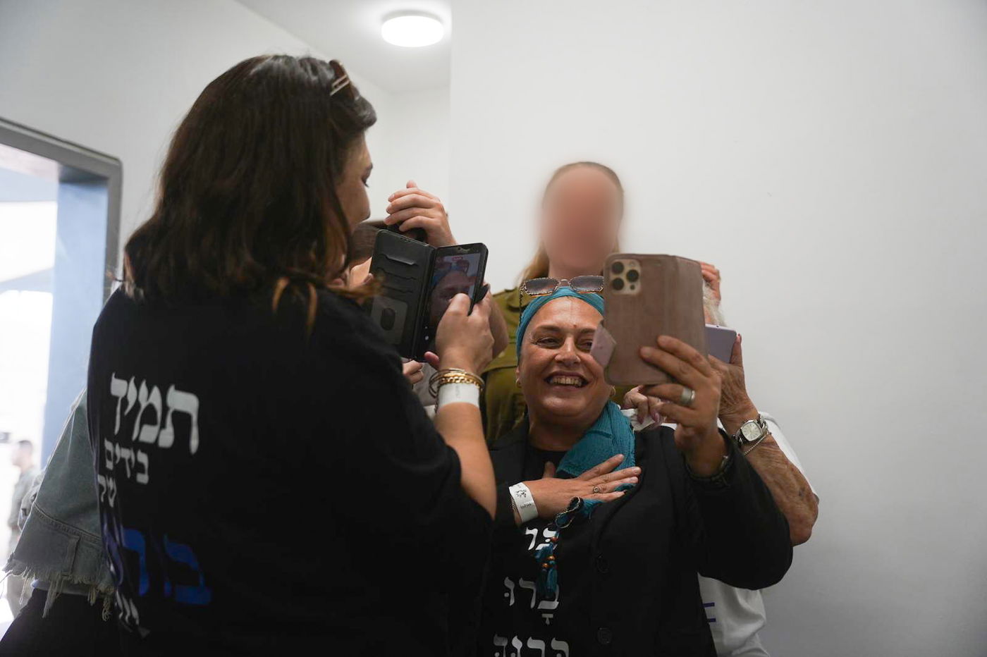 משפחת קופרשטיין משיחתם הראשונה עם בר