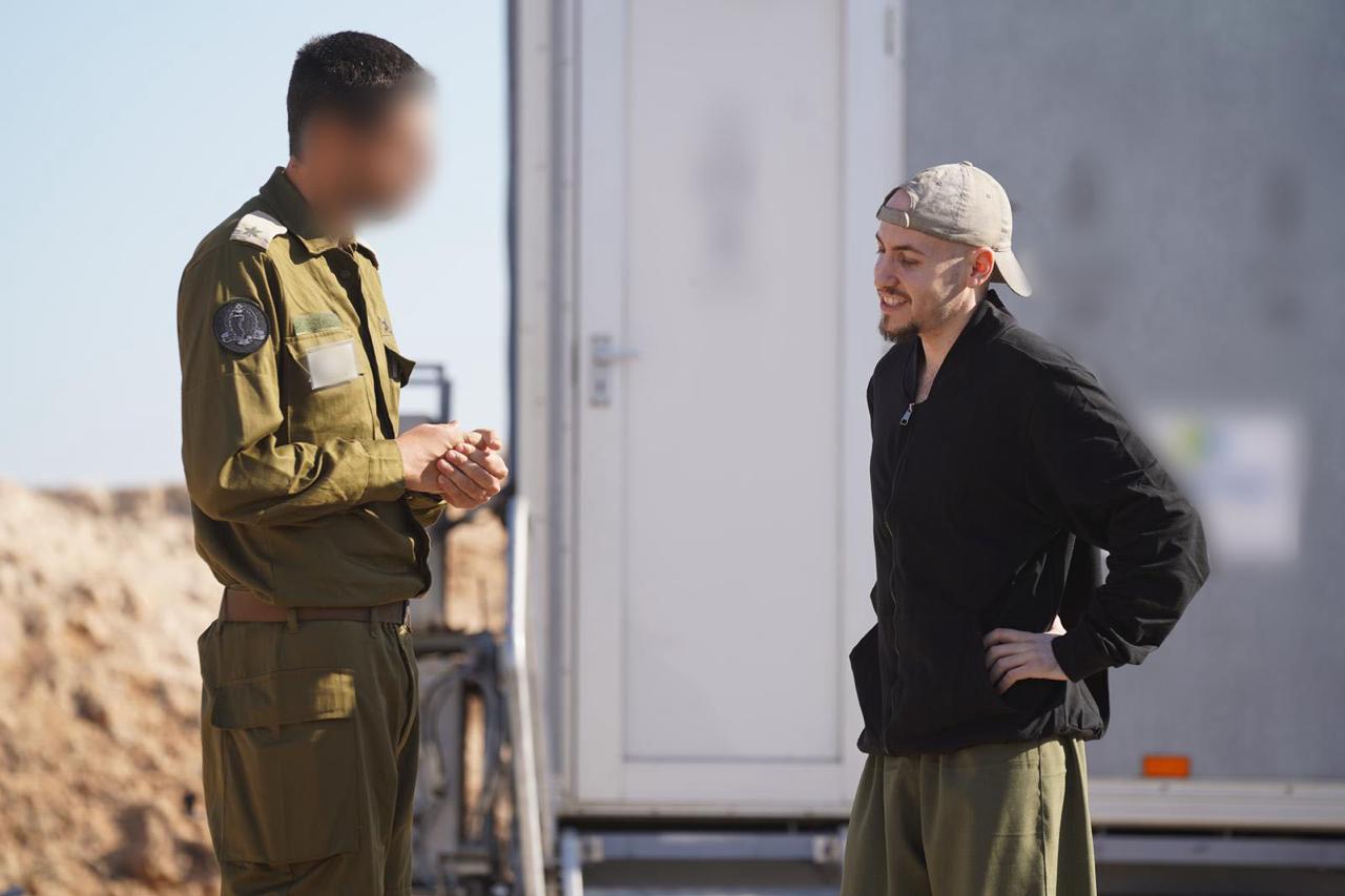 איתן מור עם נציגי צה"ל