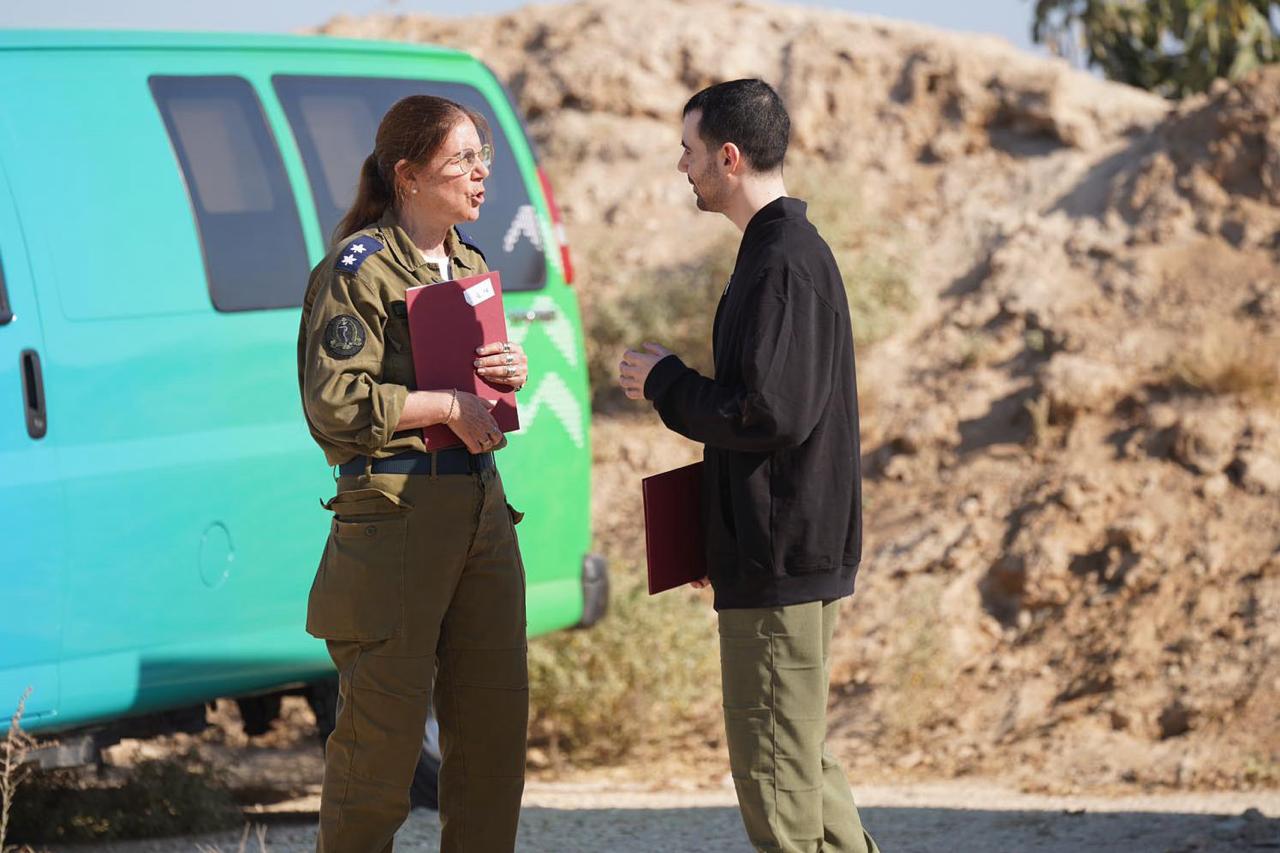 גיא גלבוע דלאל עם נציגי צה"ל