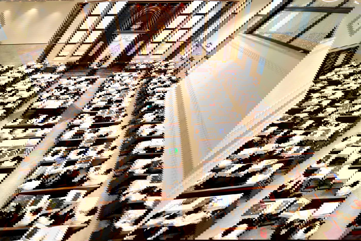 הגאון רבי חיים פרץ ברמן בשיעור בבית כנסת חניכי הישיבות 