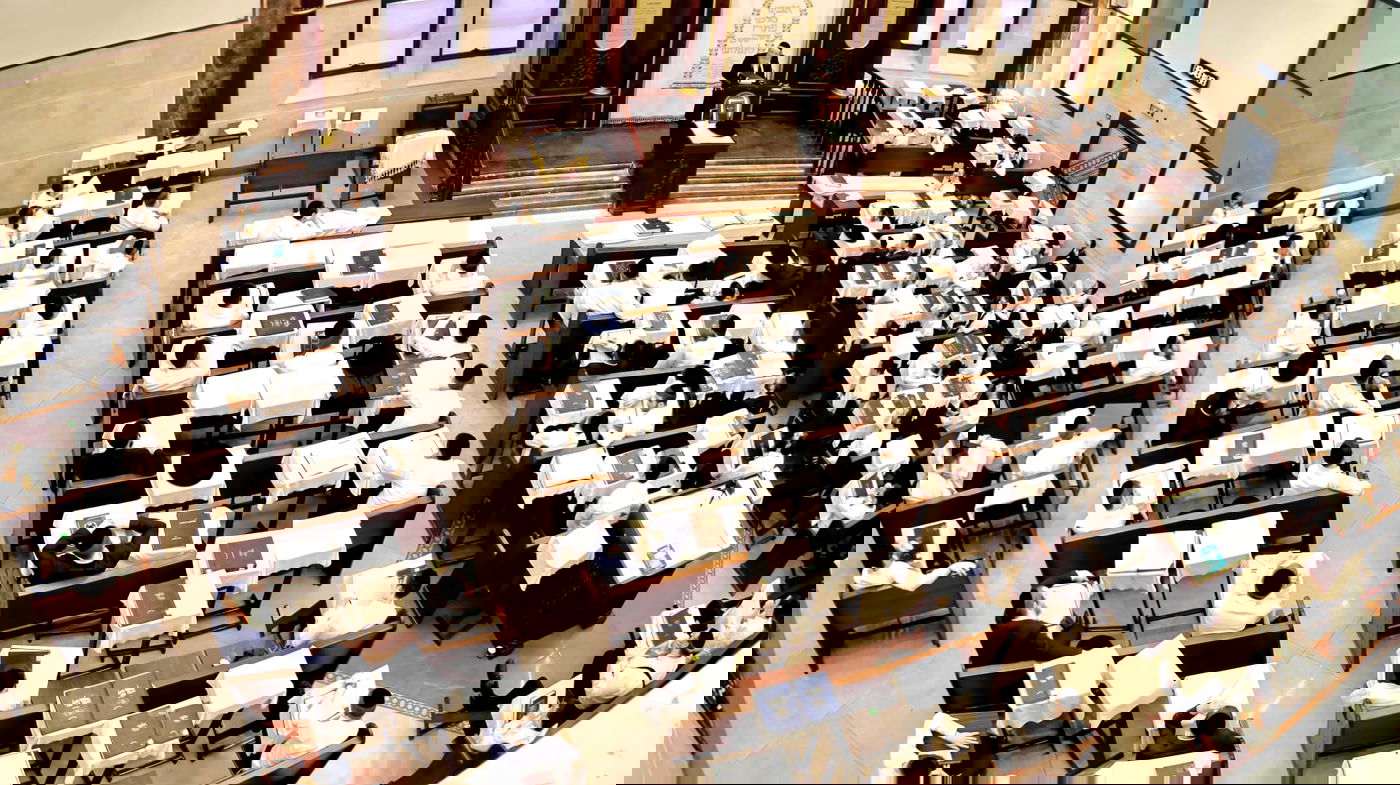 הגאון רבי חיים פרץ ברמן בשיעור בבית כנסת חניכי הישיבות 