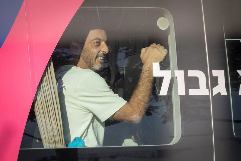 בכניסה לבית החולים שיבא