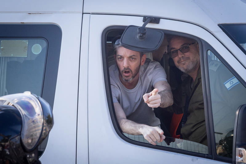 בכניסה לבית החולים שיבא