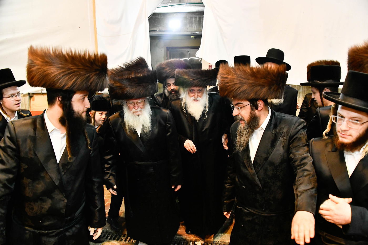 מעמד הבאגלייטען מוצאי יו"ט במחנובקא בעלזא