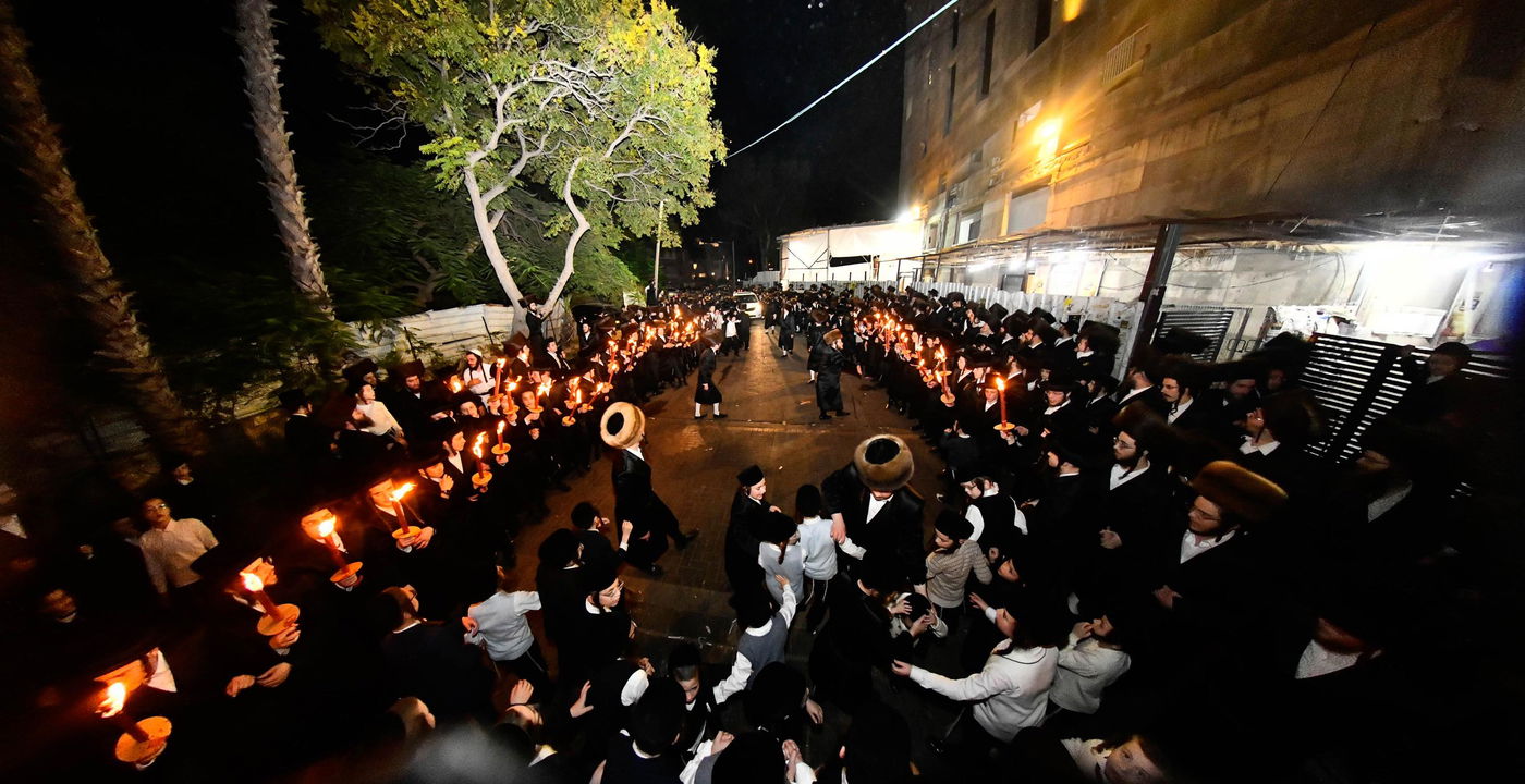 מעמד הבאגלייטען מוצאי יו"ט במחנובקא בעלזא