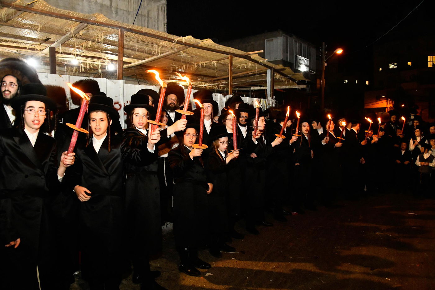 מעמד הבאגלייטען מוצאי יו"ט במחנובקא בעלזא
