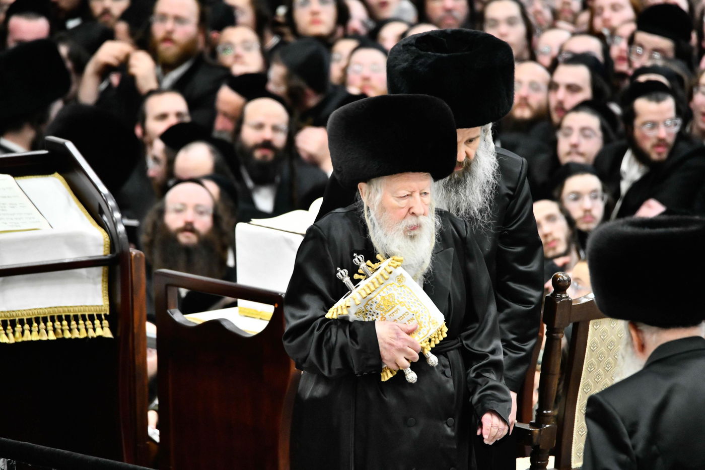 הקפות שניות בחצה"ק גור