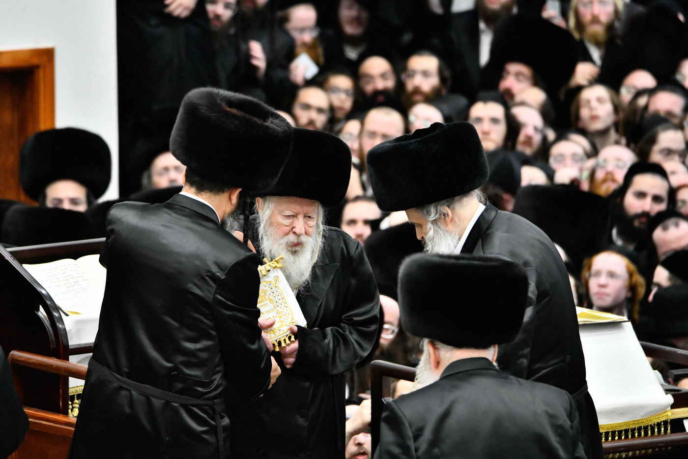 הקפות שניות בחצה"ק גור