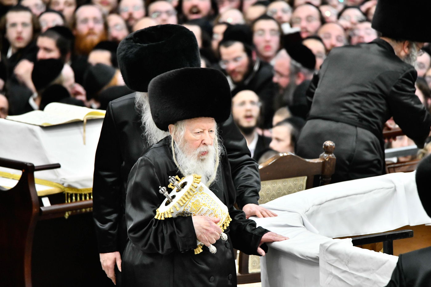 הקפות שניות בחצה"ק גור