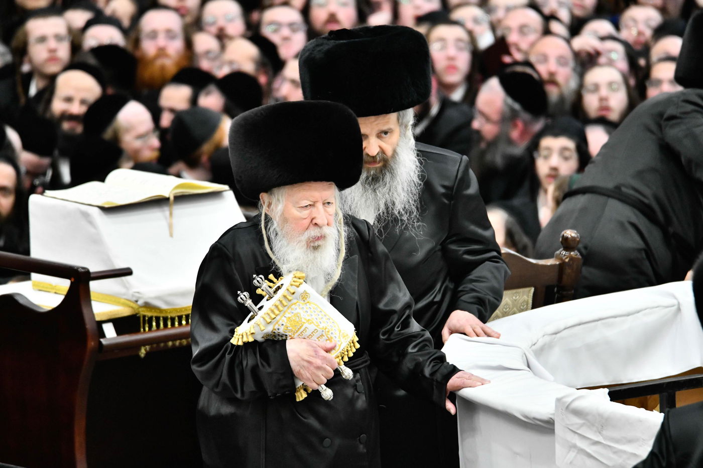 הקפות שניות בחצה"ק גור