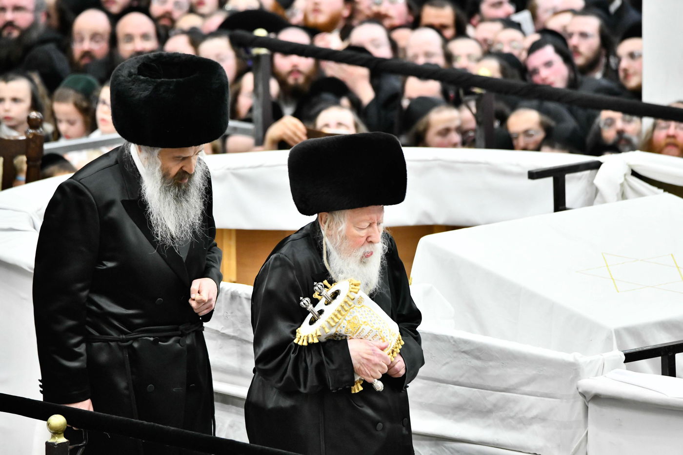 הקפות שניות בחצה"ק גור