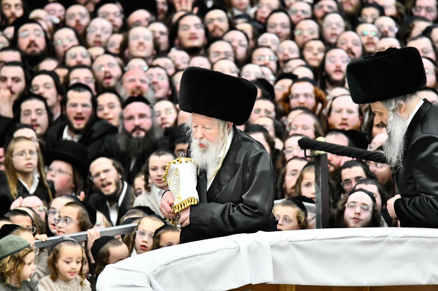 הקפות שניות בחצה"ק גור