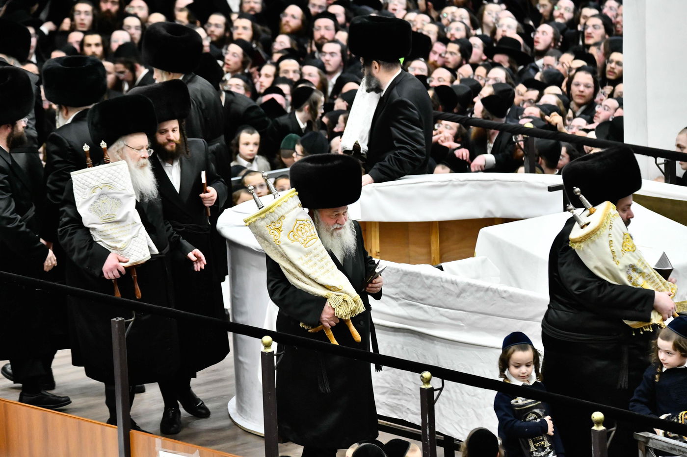 הקפות שניות בחצה"ק גור