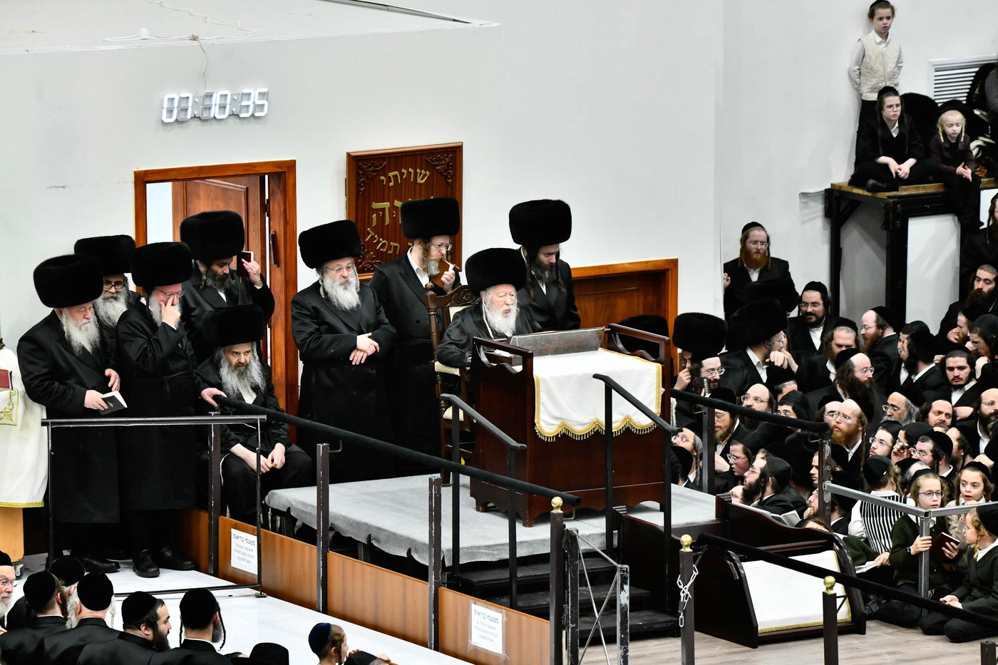 הקפות שניות בחצה"ק גור